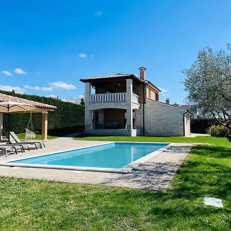 Cosima In Ruhiger Lage, Nähe *