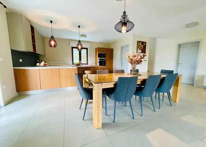 Cosima In Ruhiger Lage, Nähe